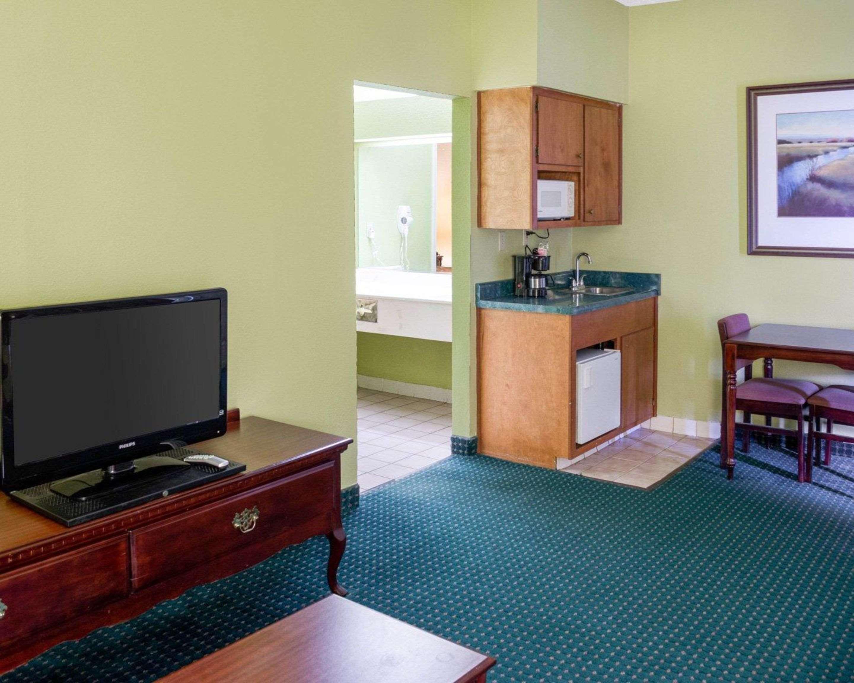 Econo Lodge Canton I-55 Exterior photo