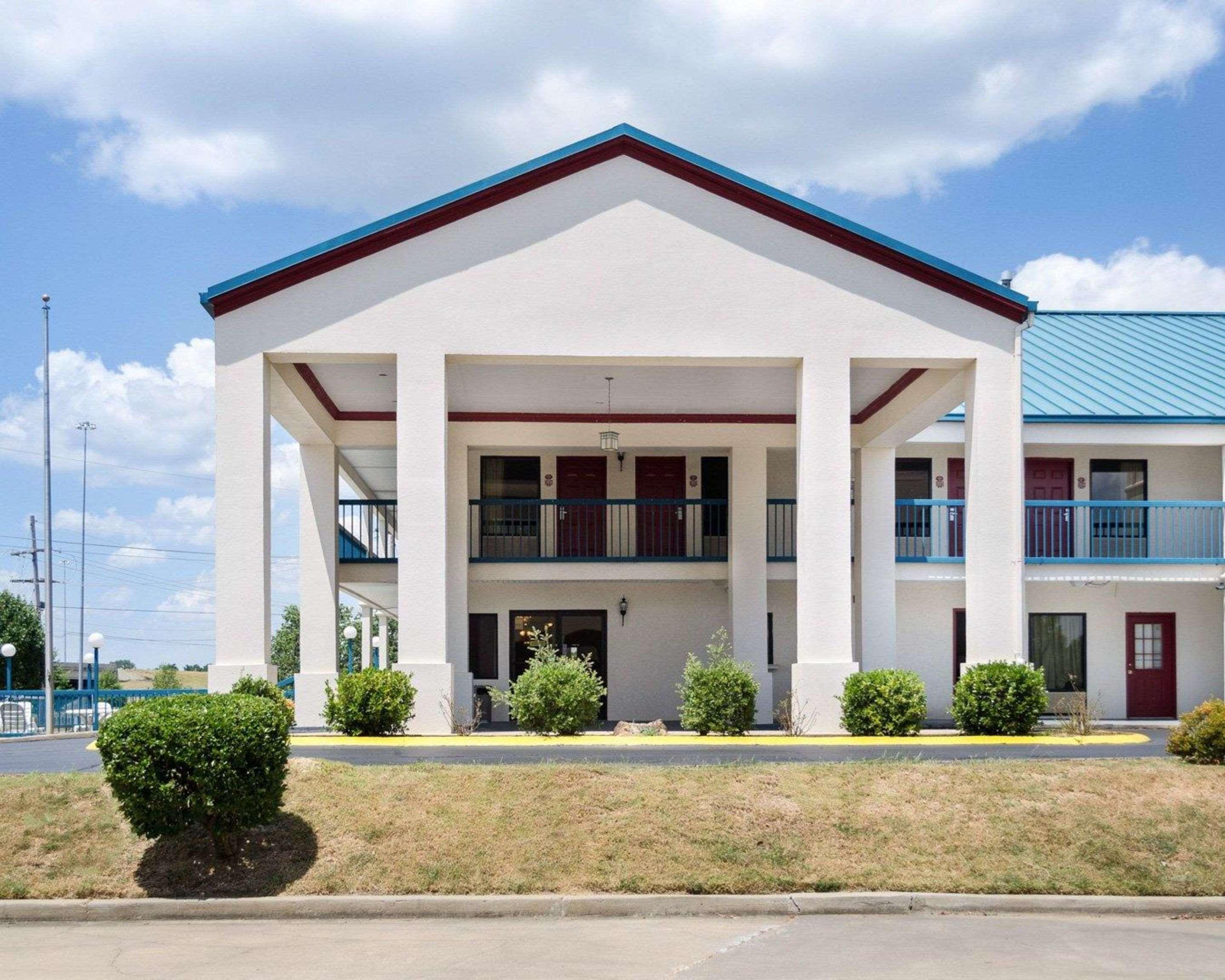 Econo Lodge Canton I-55 Exterior photo