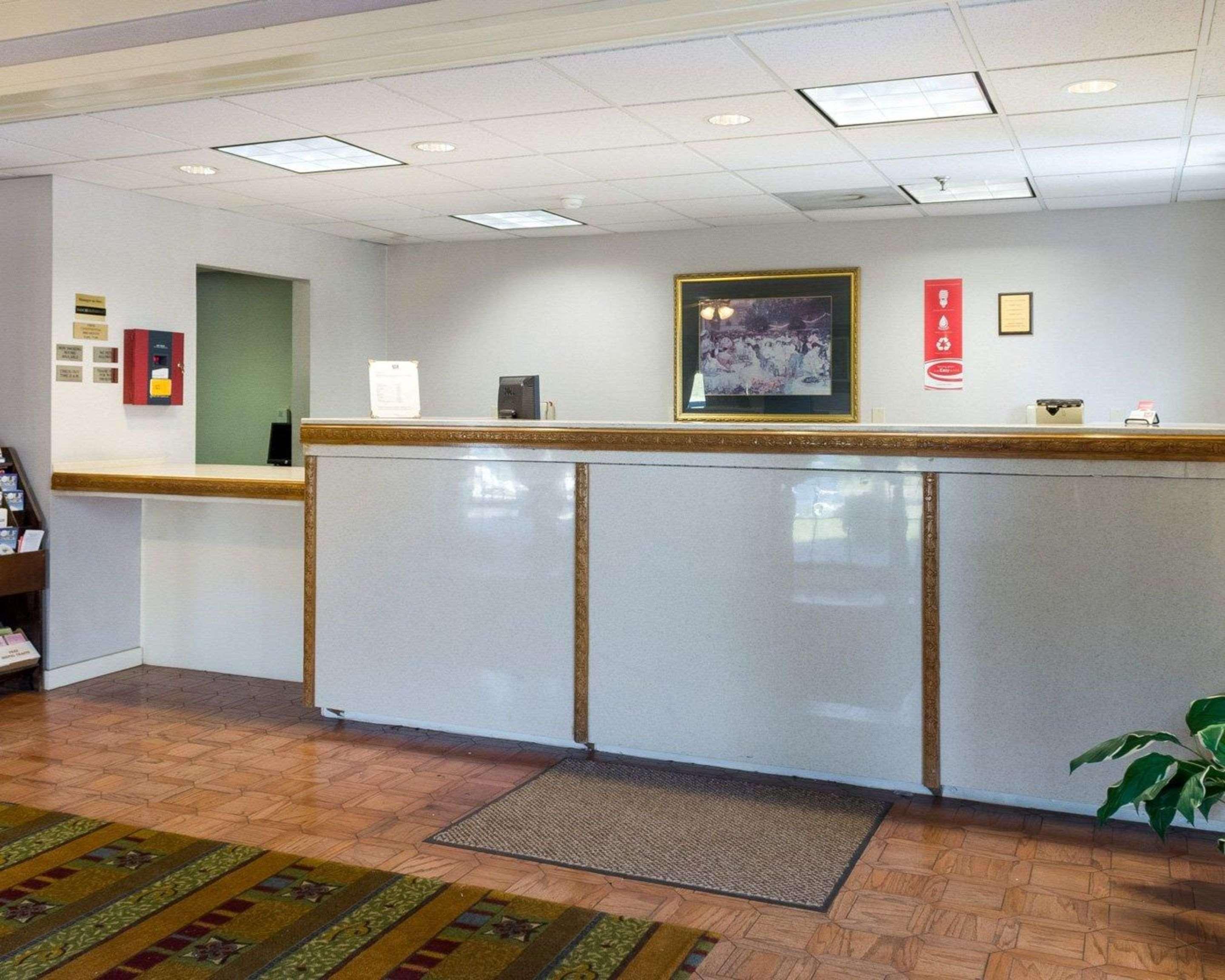 Econo Lodge Canton I-55 Exterior photo