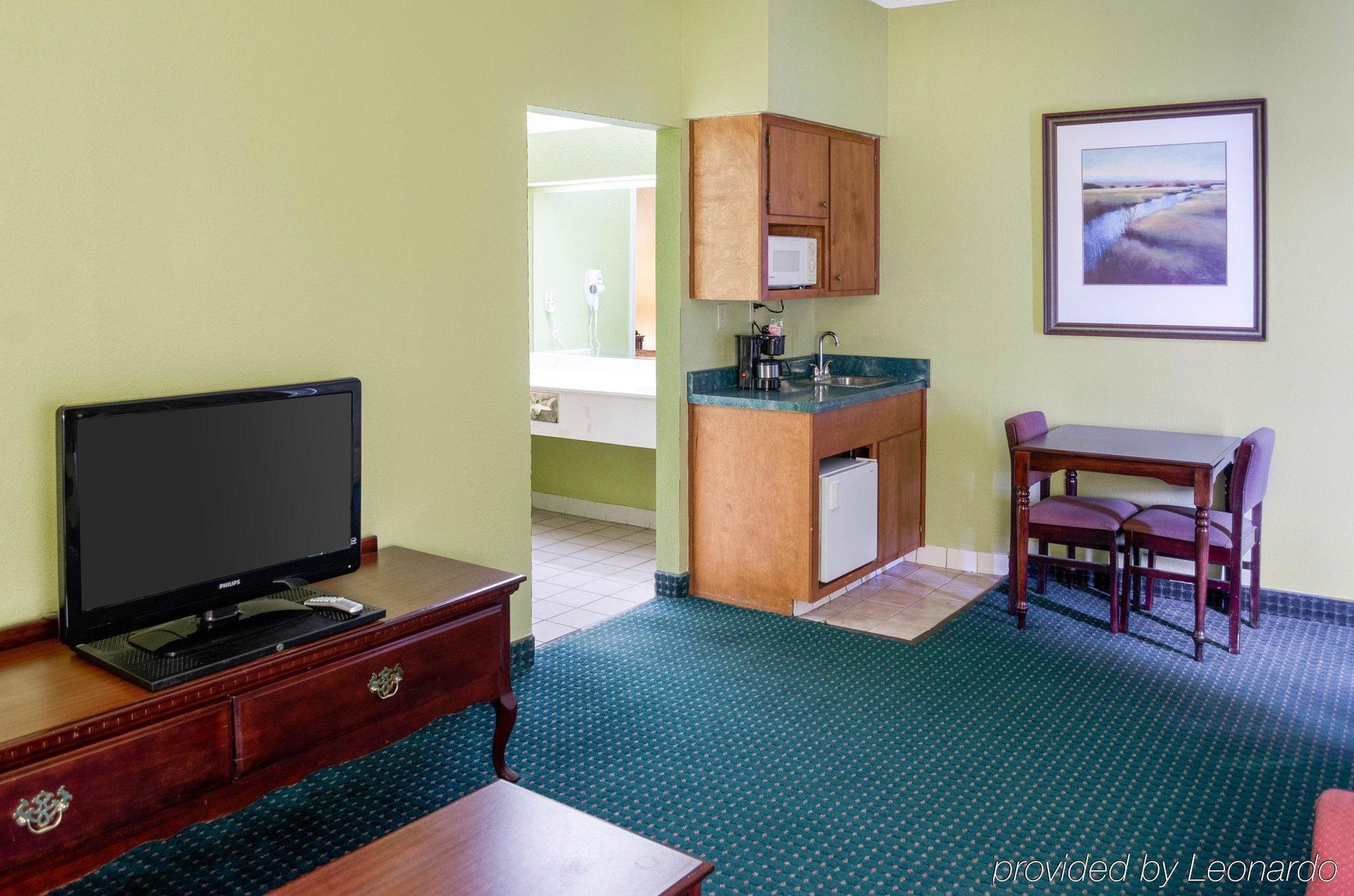 Econo Lodge Canton I-55 Exterior photo