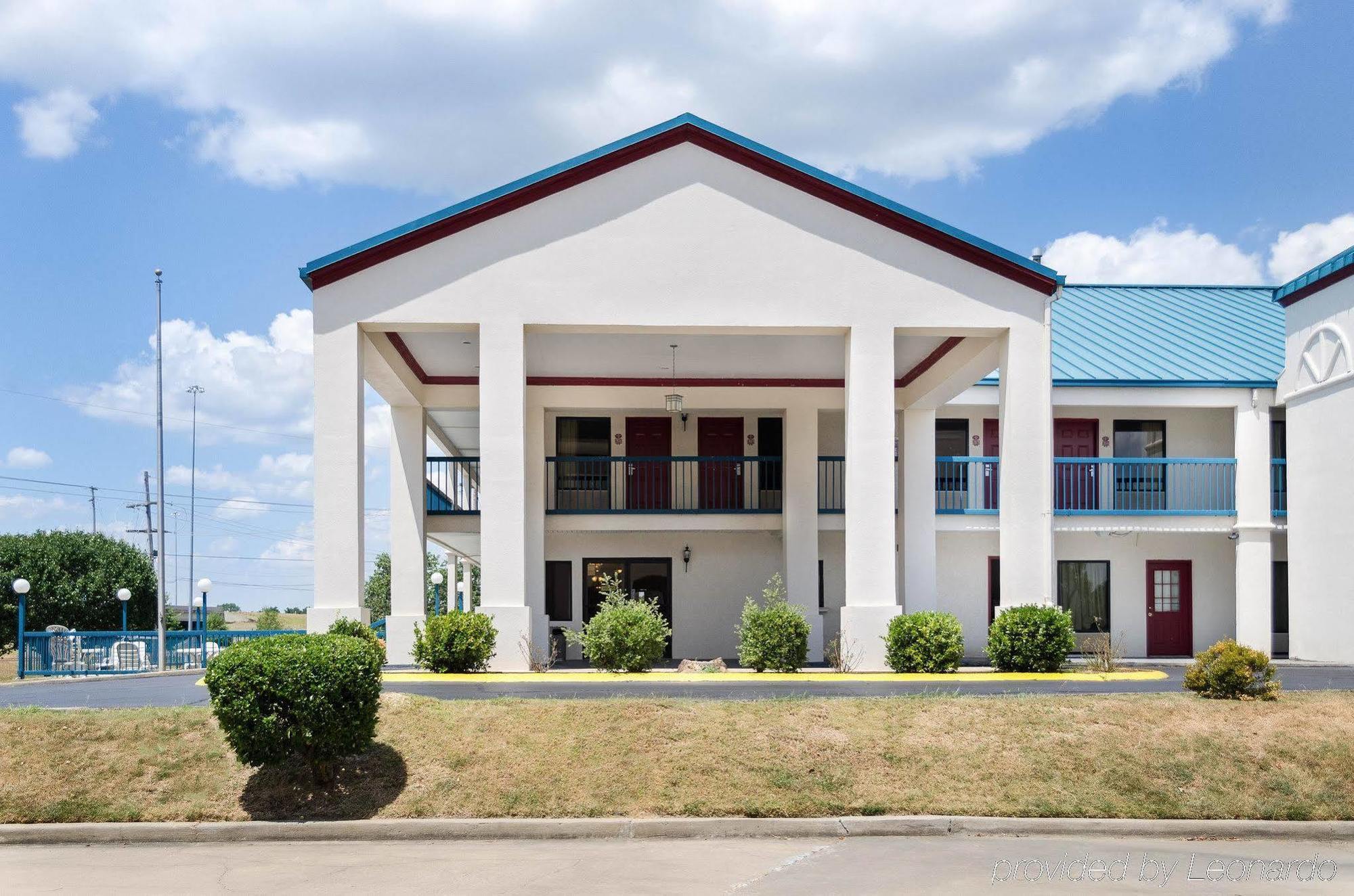 Econo Lodge Canton I-55 Exterior photo